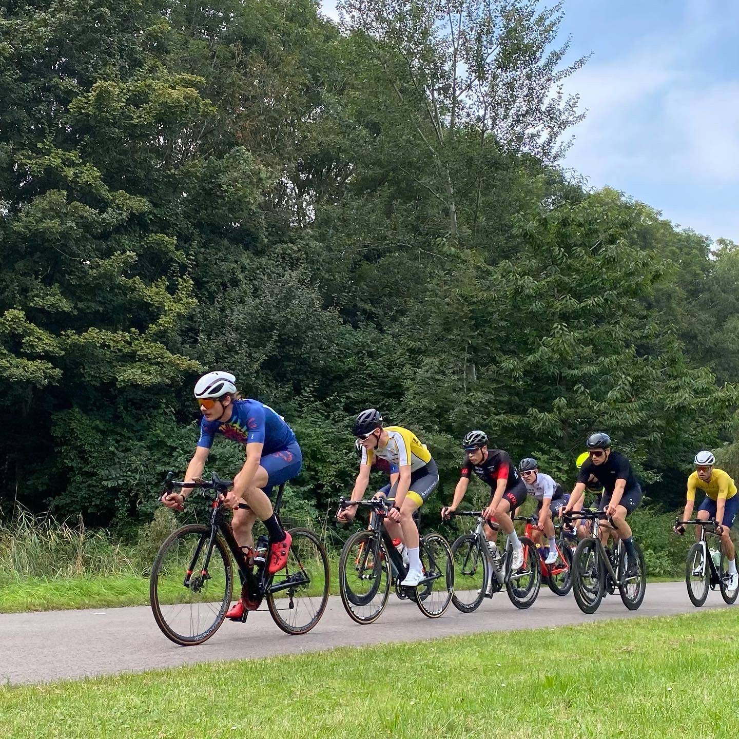 Oud-Cycle Capital clubkampioen 2019 Michael den Toom trekt de koers op gang.