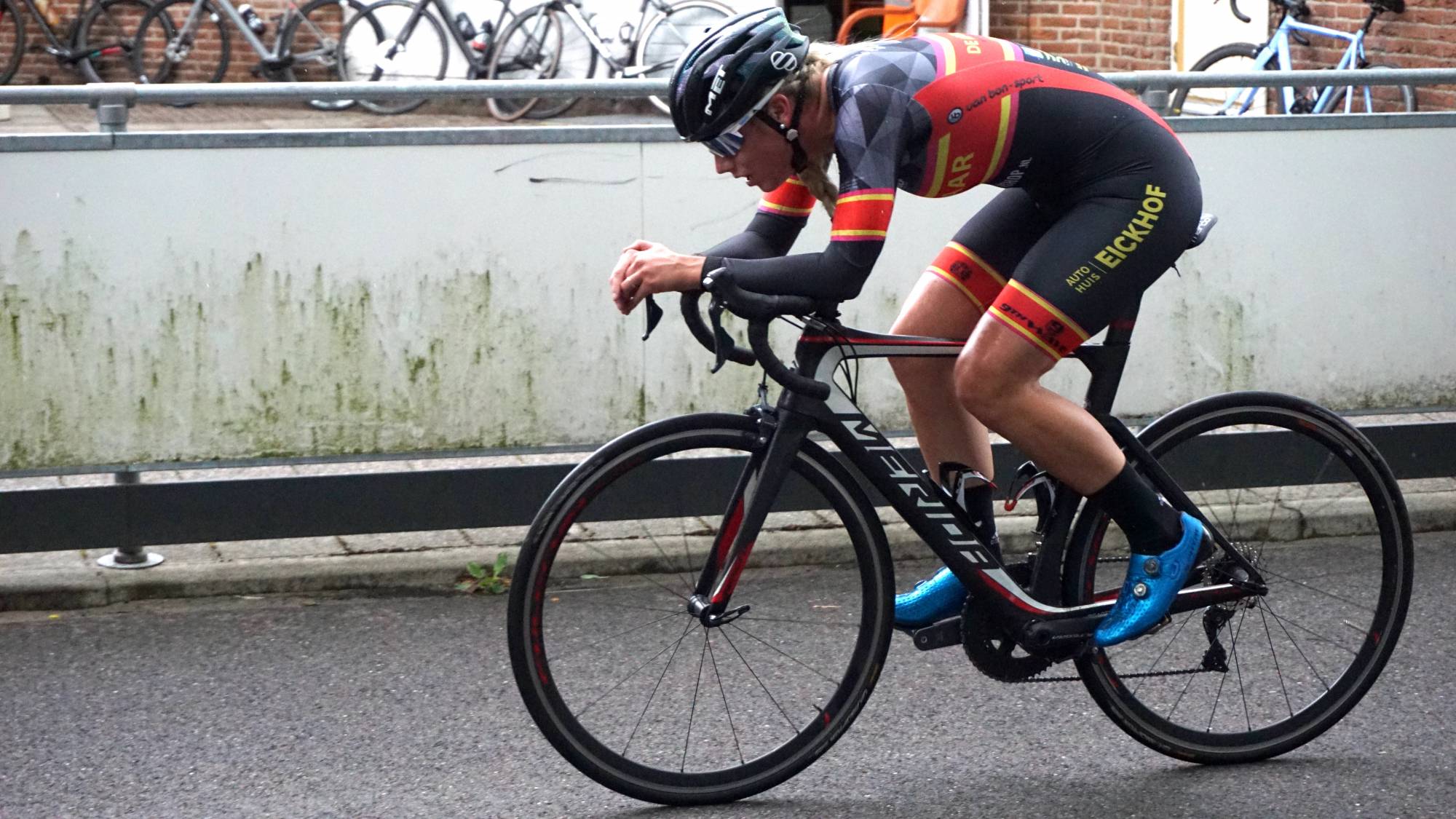 Cycle Capital Team NH rijdster Michelle de Graaf maakt indruk met haar aerodynamische tijdrithouding tijdens haar tijdrit in de 5e rit van de Cycle Capital Time Trial challenge voor Team NH.