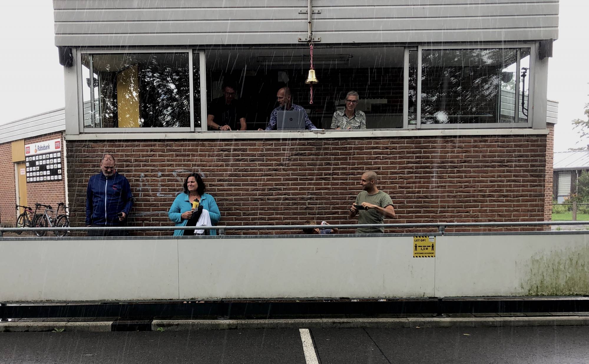 Geen ideale weersomstandigheden voor een snelle tijd tijdens de laatste individuele tijdrit van de Cycle Capital Time Trial Challenge voor Team NH bij DTS in Zaandam.