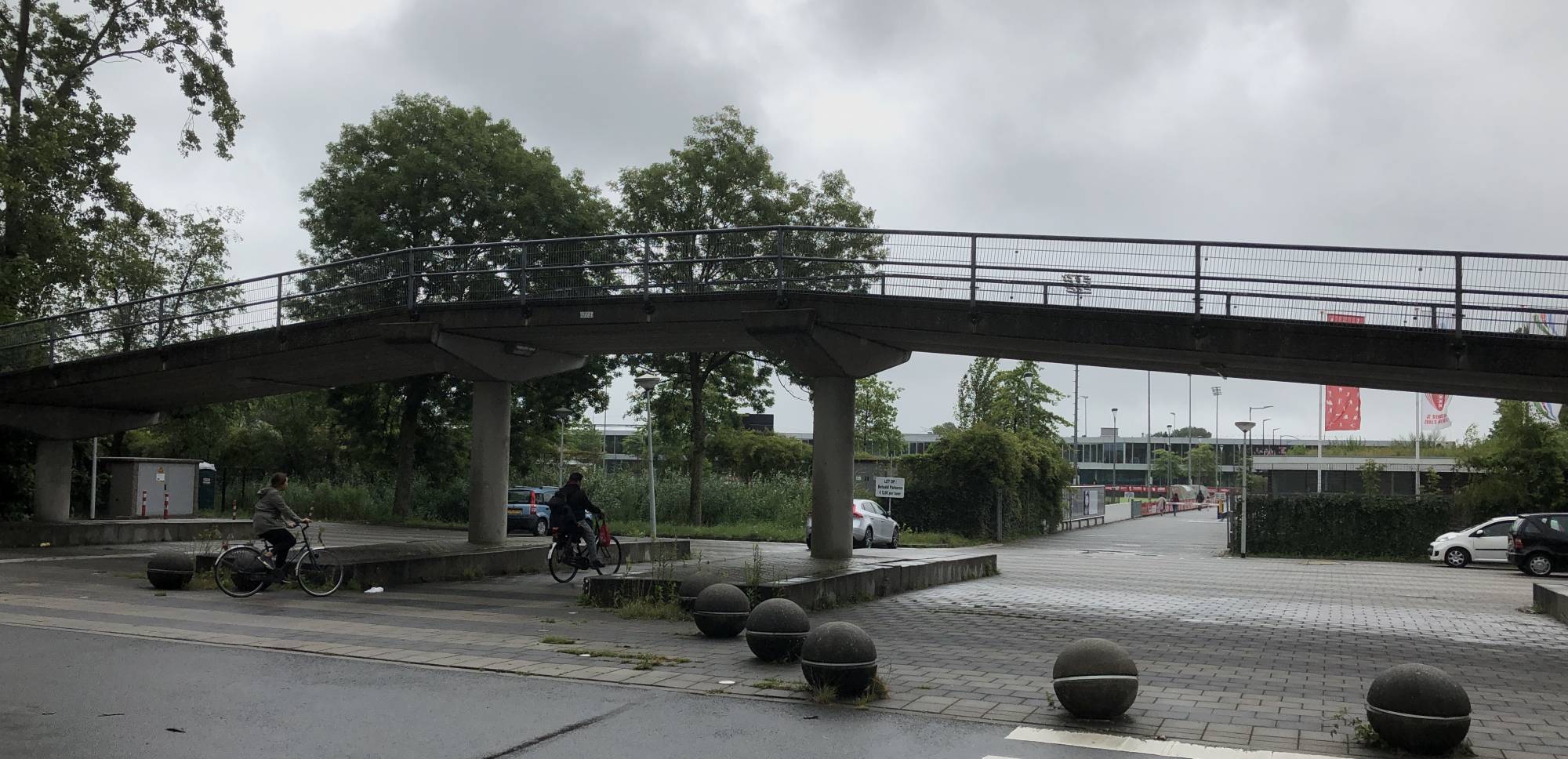 Foto van entree van Sportpark de Weeren in Amsterdam Noord